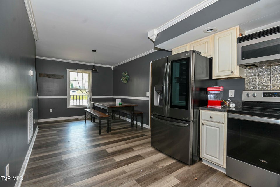 Photo #8: 684 Hallock Circle