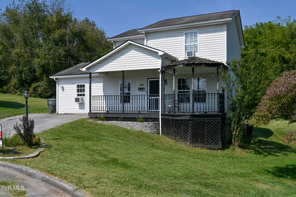 Photo #40: 684 Hallock Circle