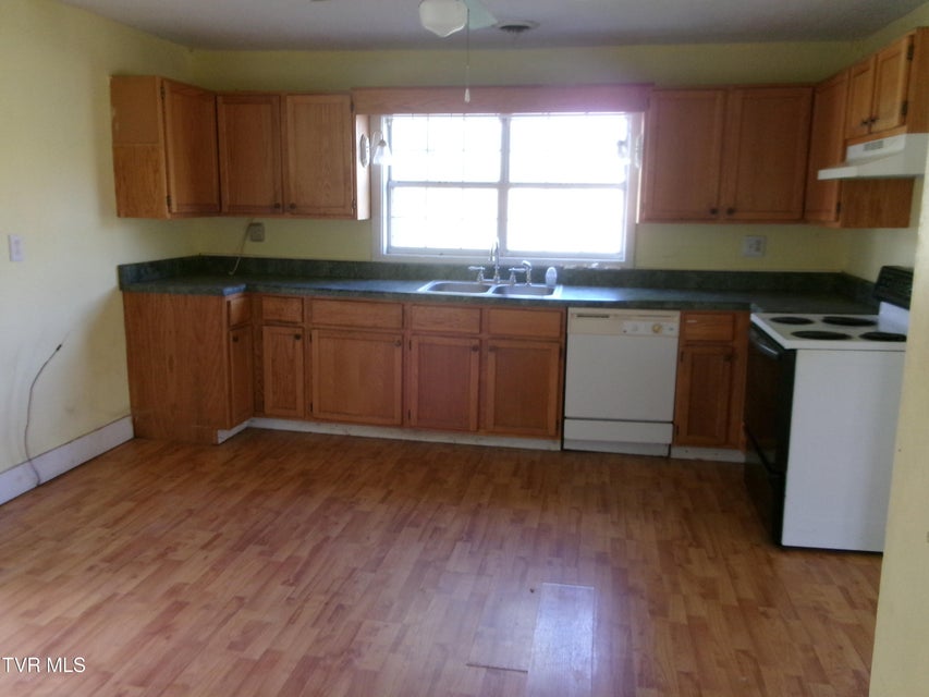 Photo #11: 806 Heim Road