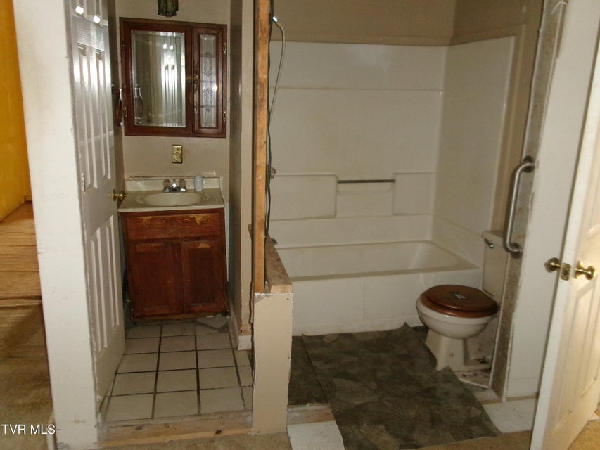 Photo #14: 806 Heim Road