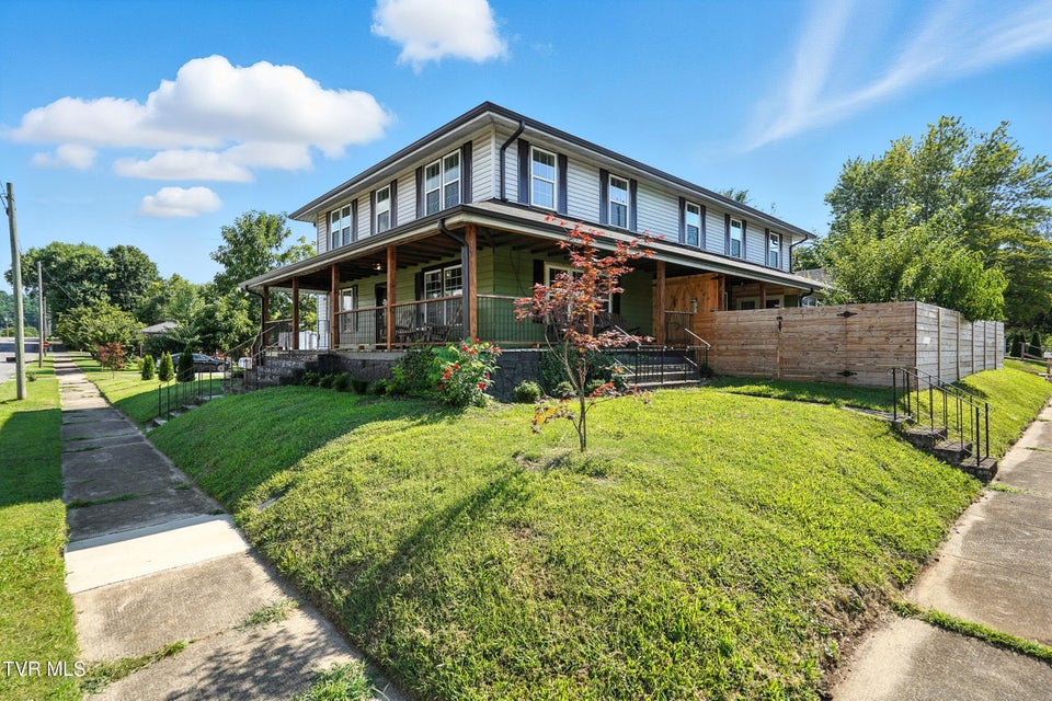 Photo #2: 621 Mcarthur Avenue Avenue