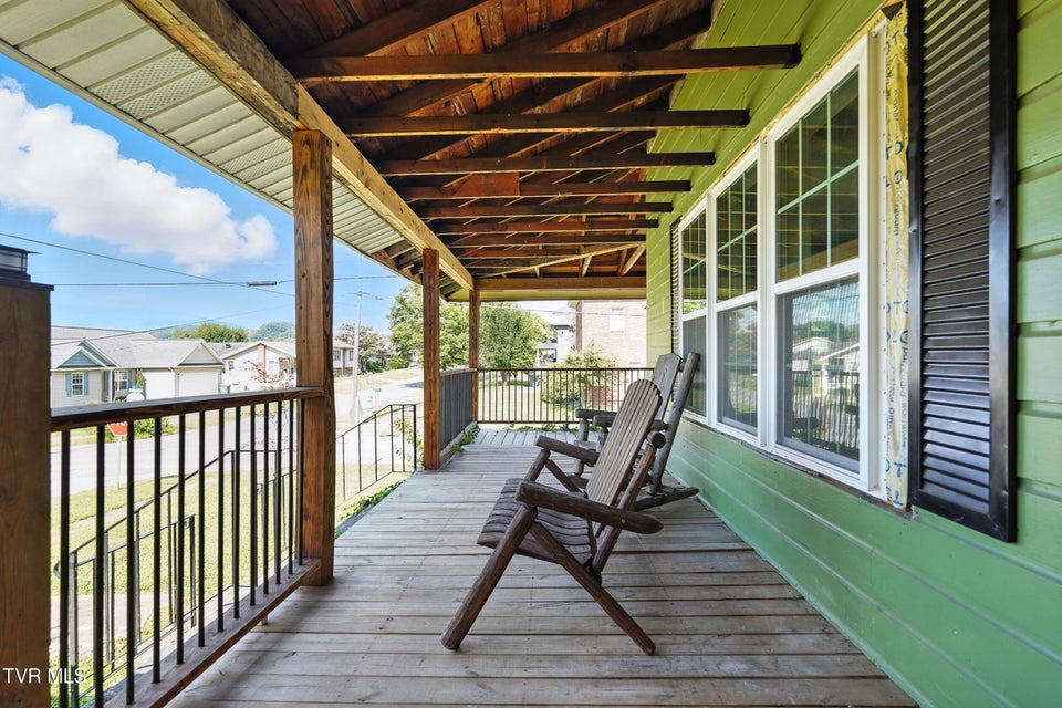 Photo #5: 621 Mcarthur Avenue Avenue