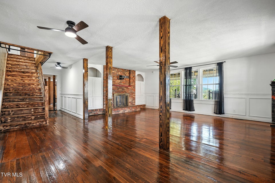 Photo #9: 621 Mcarthur Avenue Avenue
