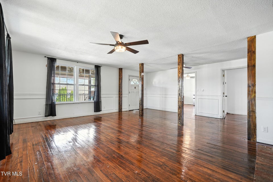 Photo #10: 621 Mcarthur Avenue Avenue