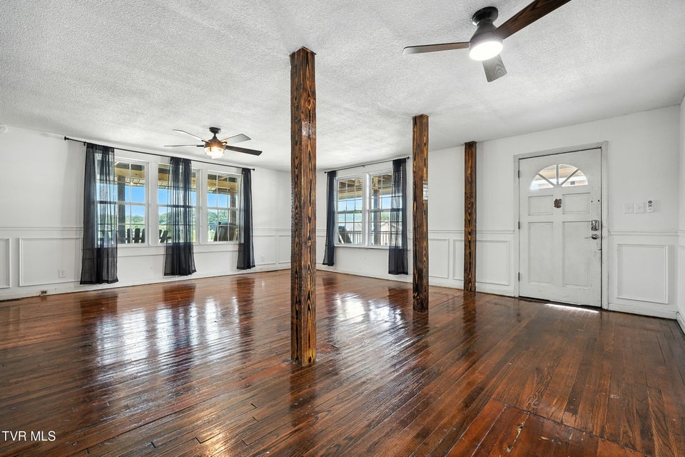 Photo #11: 621 Mcarthur Avenue Avenue