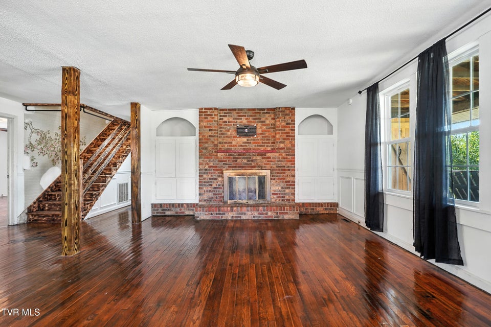 Photo #12: 621 Mcarthur Avenue Avenue