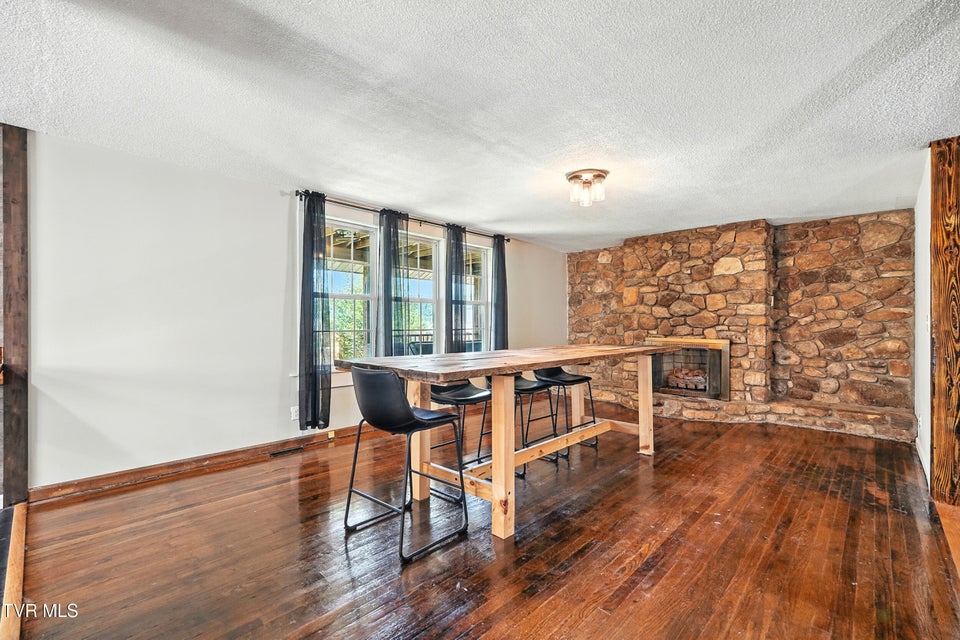 Photo #15: 621 Mcarthur Avenue Avenue