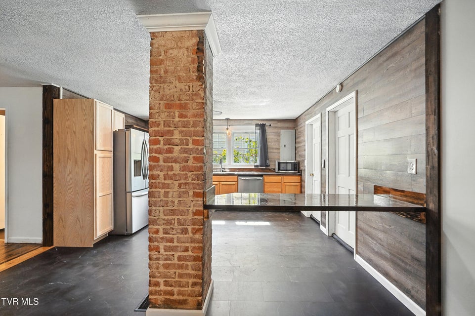 Photo #16: 621 Mcarthur Avenue Avenue