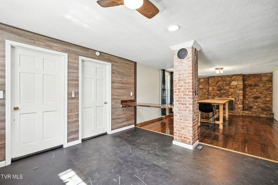 Photo #19: 621 Mcarthur Avenue Avenue