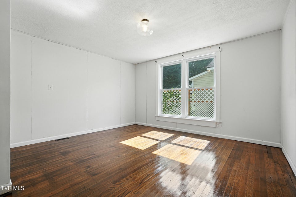 Photo #21: 621 Mcarthur Avenue Avenue