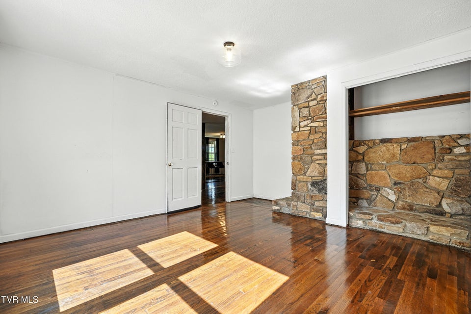 Photo #22: 621 Mcarthur Avenue Avenue