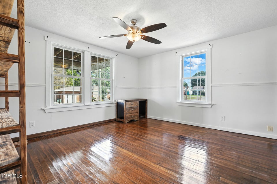 Photo #23: 621 Mcarthur Avenue Avenue