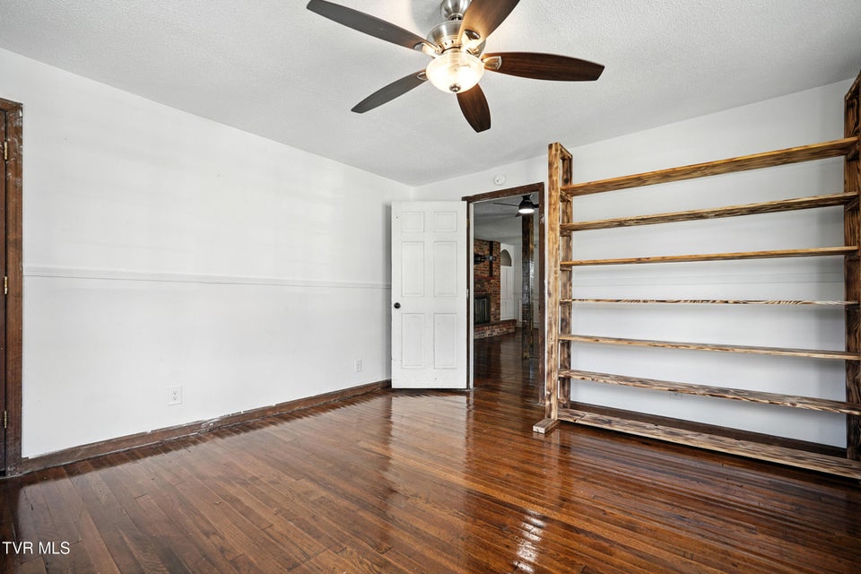 Photo #24: 621 Mcarthur Avenue Avenue