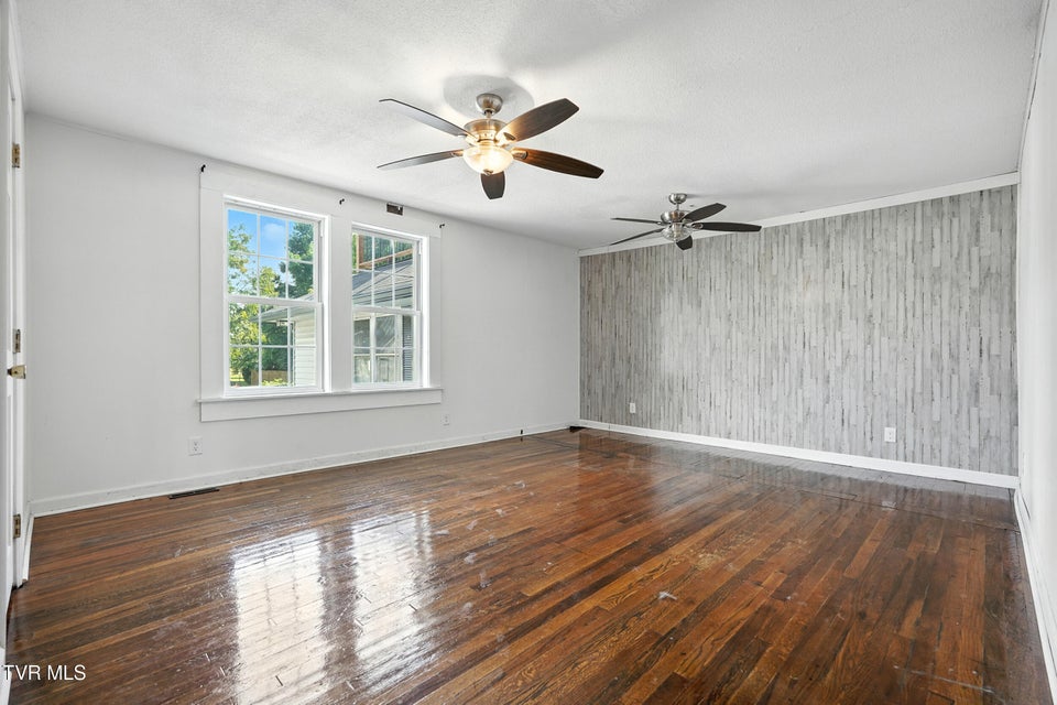 Photo #25: 621 Mcarthur Avenue Avenue