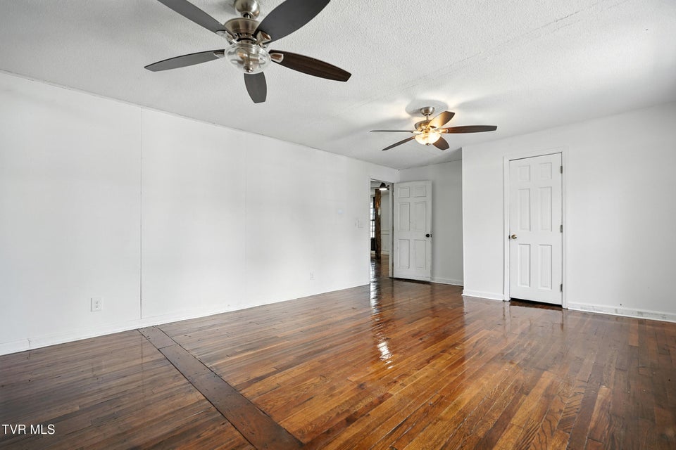 Photo #26: 621 Mcarthur Avenue Avenue