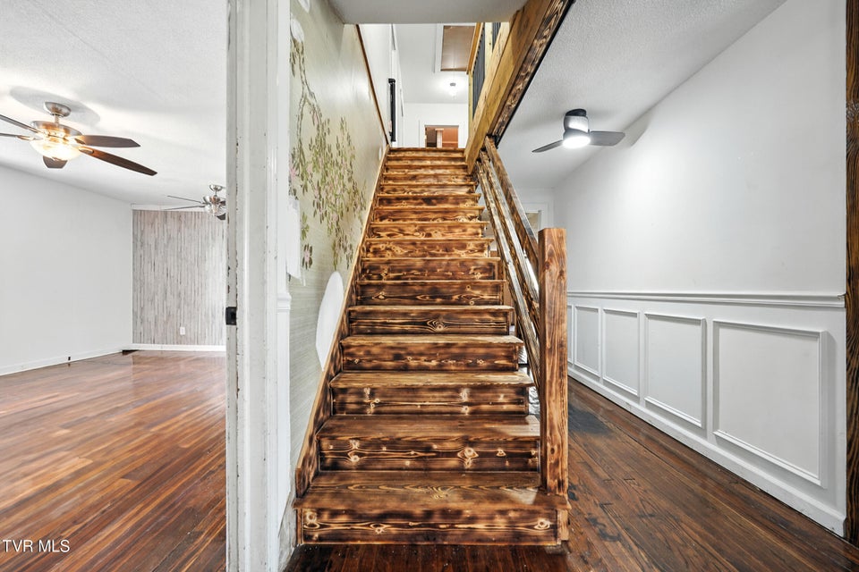 Photo #29: 621 Mcarthur Avenue Avenue