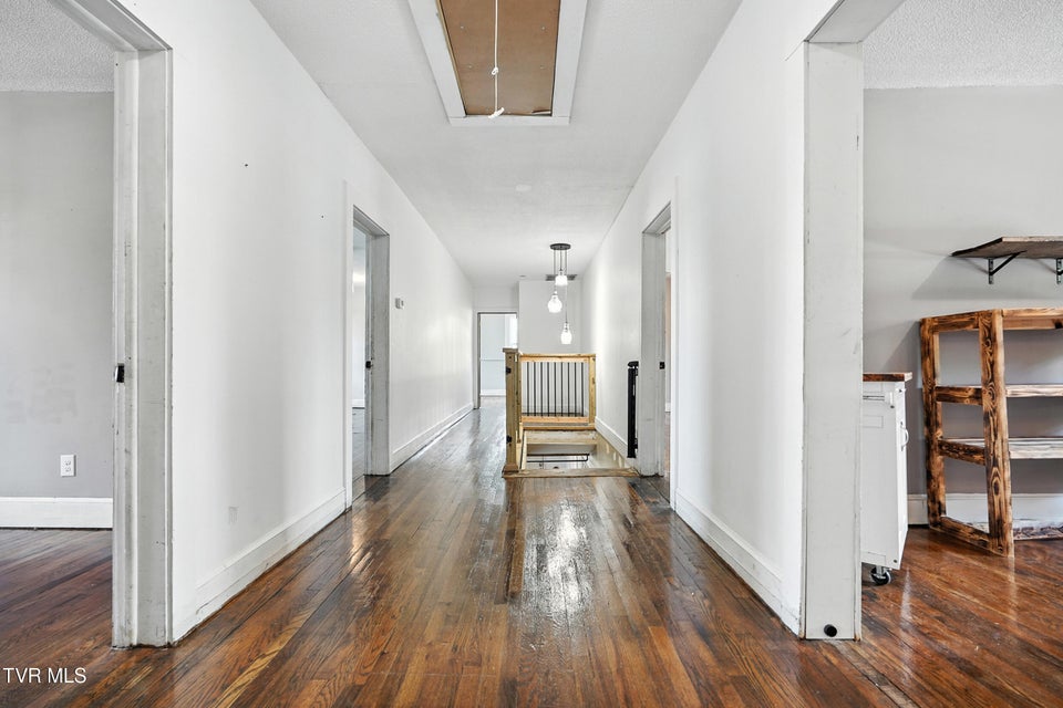 Photo #30: 621 Mcarthur Avenue Avenue