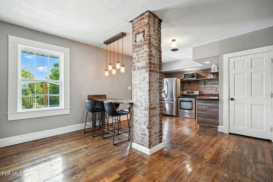 Photo #31: 621 Mcarthur Avenue Avenue