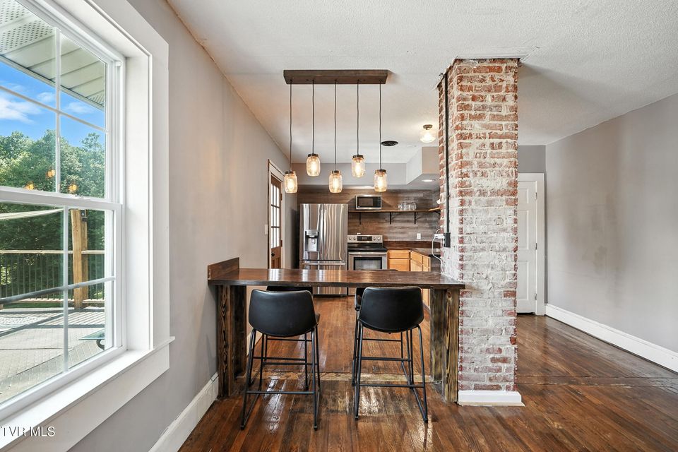 Photo #32: 621 Mcarthur Avenue Avenue