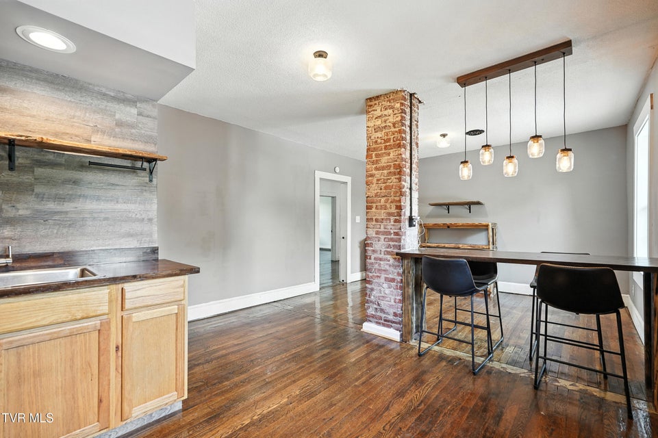 Photo #33: 621 Mcarthur Avenue Avenue