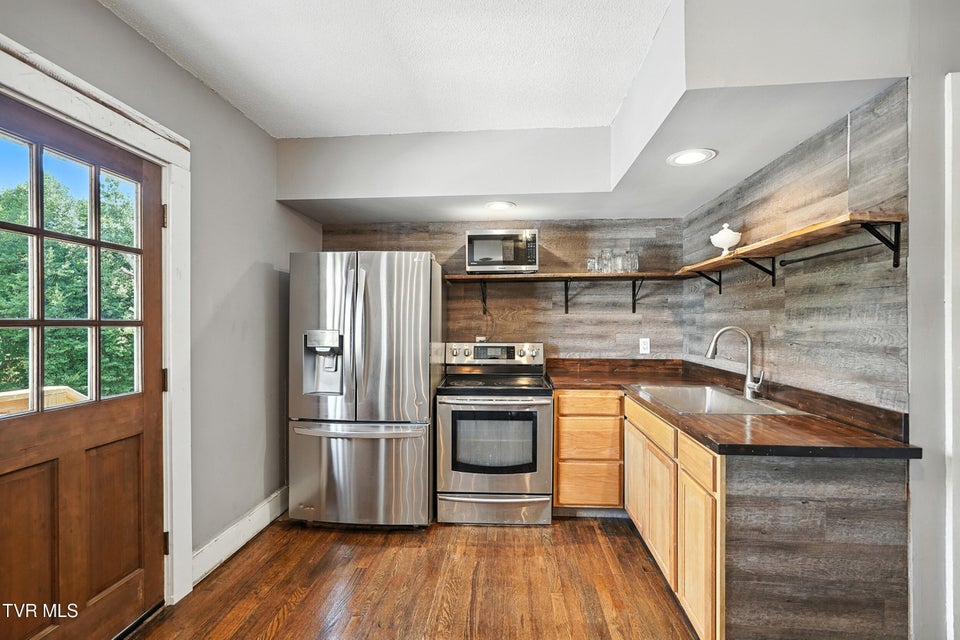 Photo #34: 621 Mcarthur Avenue Avenue
