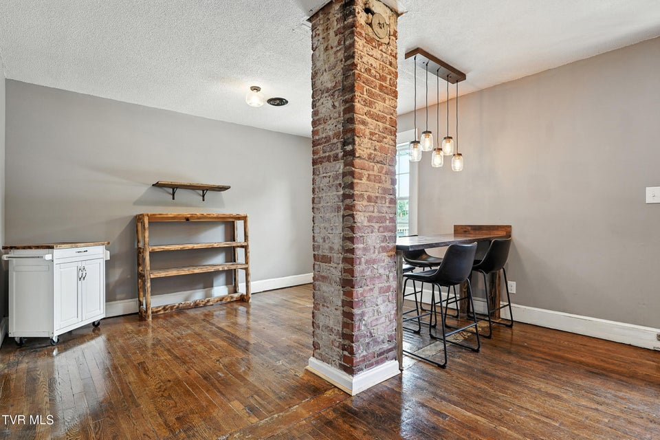 Photo #35: 621 Mcarthur Avenue Avenue