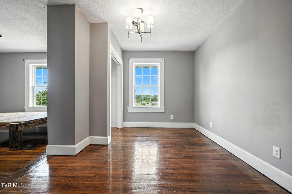 Photo #37: 621 Mcarthur Avenue Avenue