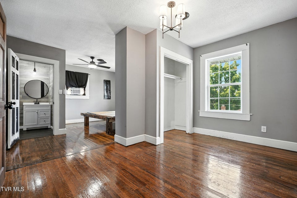 Photo #38: 621 Mcarthur Avenue Avenue