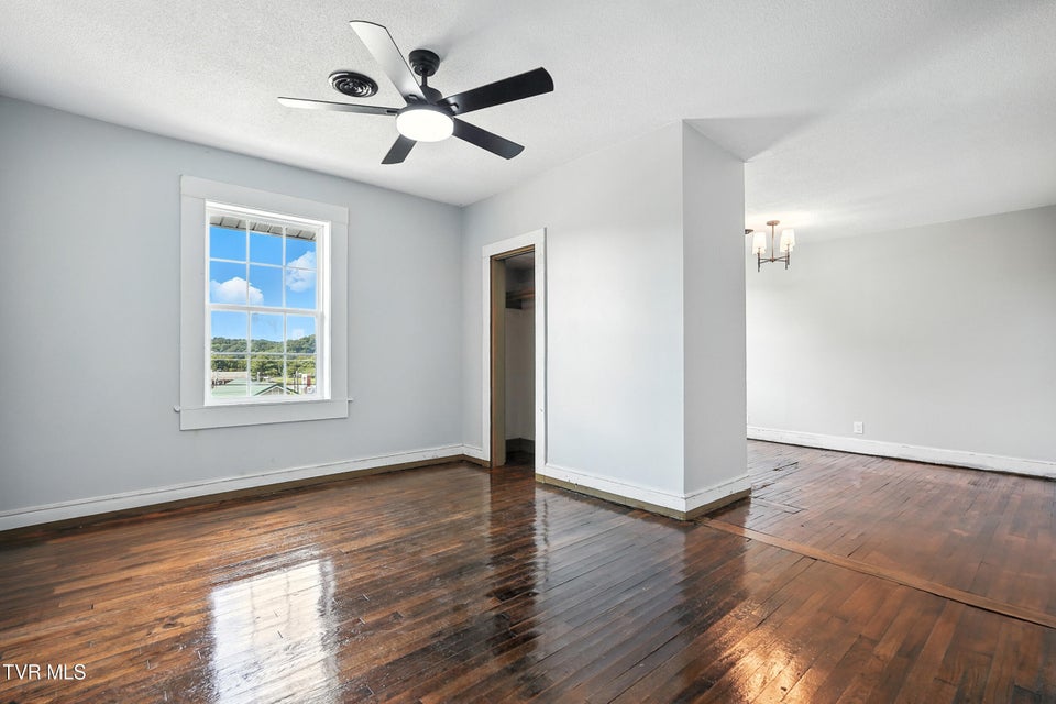 Photo #41: 621 Mcarthur Avenue Avenue