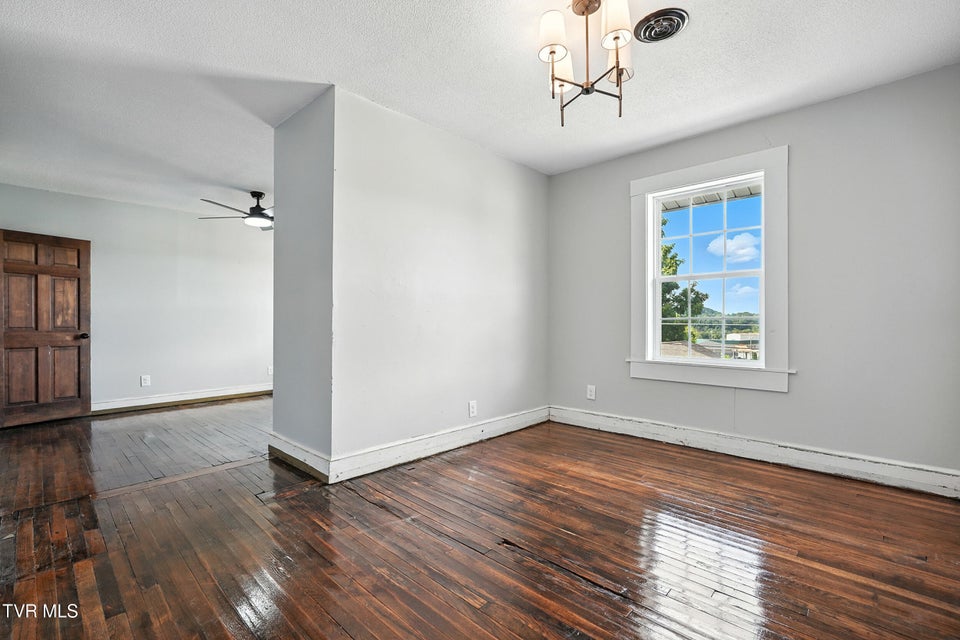 Photo #42: 621 Mcarthur Avenue Avenue