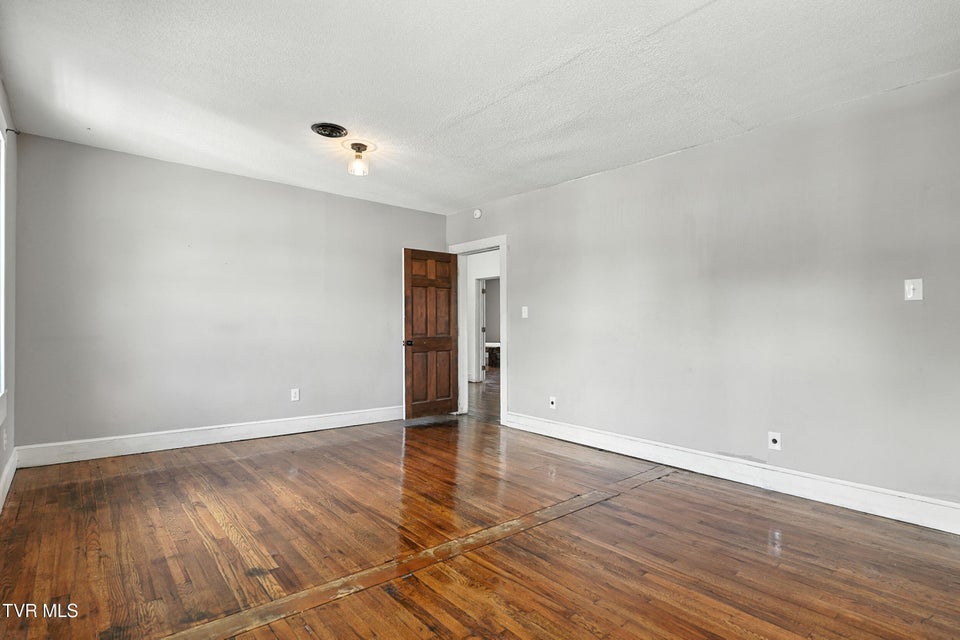 Photo #44: 621 Mcarthur Avenue Avenue