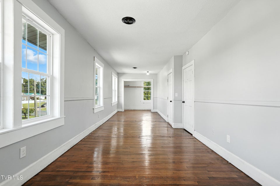 Photo #46: 621 Mcarthur Avenue Avenue