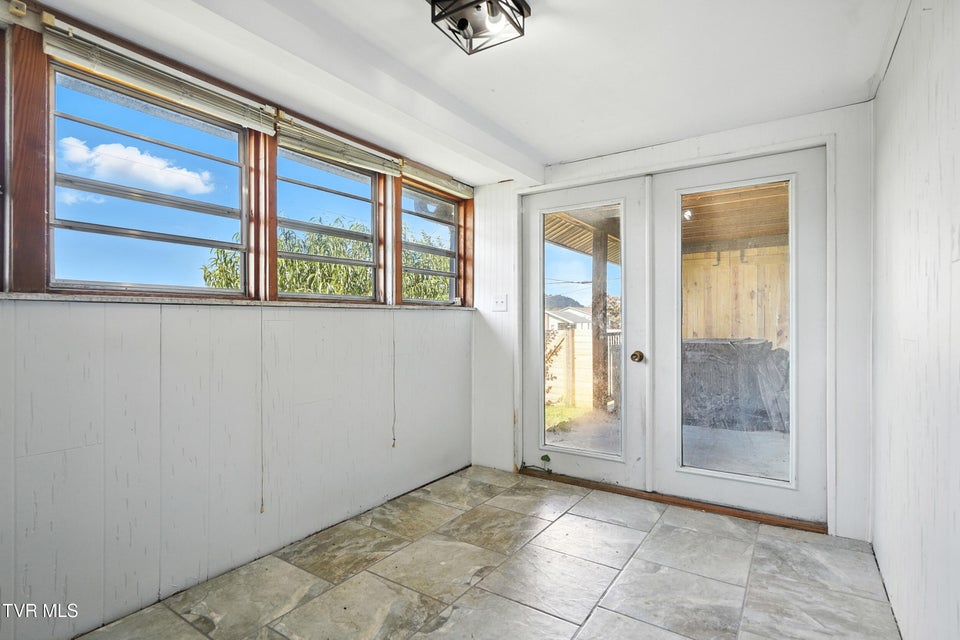 Photo #50: 621 Mcarthur Avenue Avenue