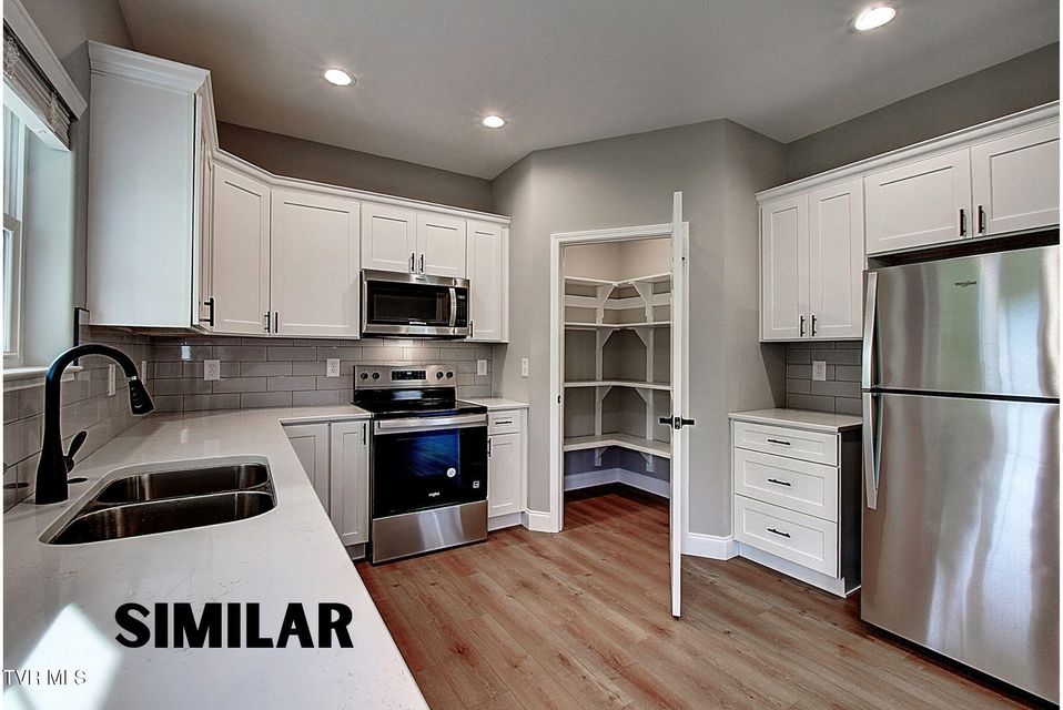 Photo #7: 532 Catalina Court