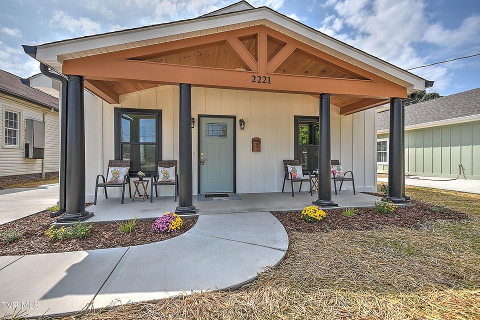 Photo #3: 2221 Ashwood Avenue