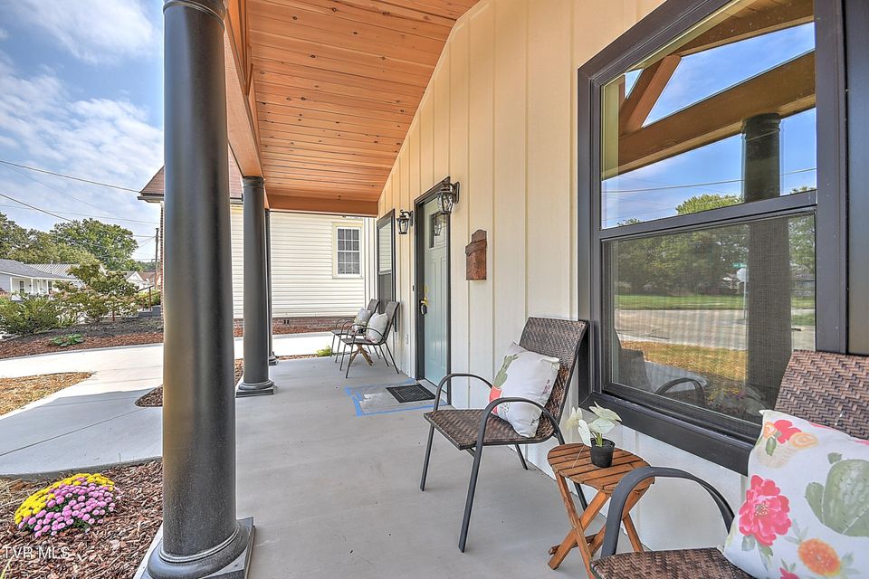 Photo #4: 2221 Ashwood Avenue