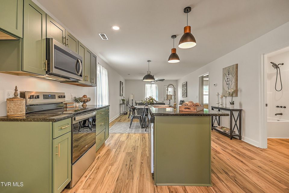 Photo #9: 2221 Ashwood Avenue