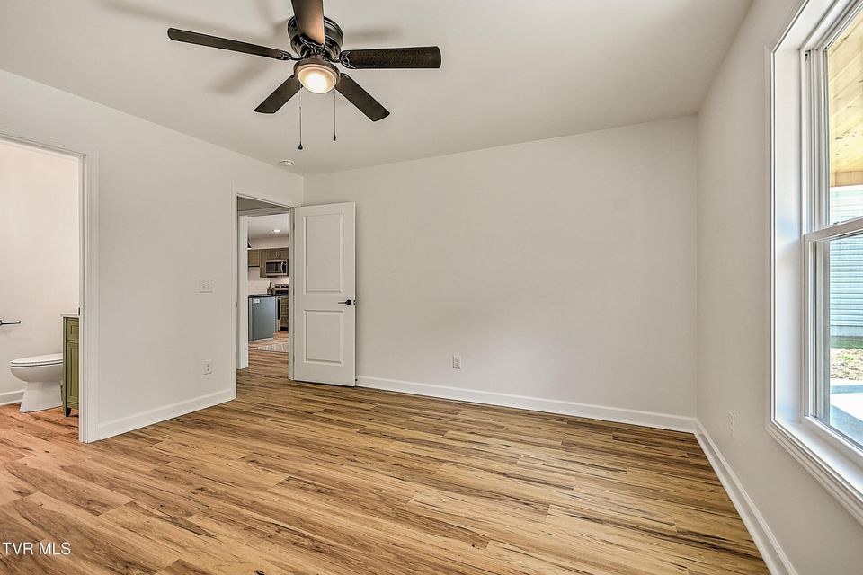 Photo #24: 2221 Ashwood Avenue