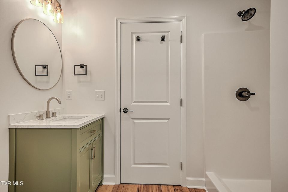 Photo #28: 2221 Ashwood Avenue