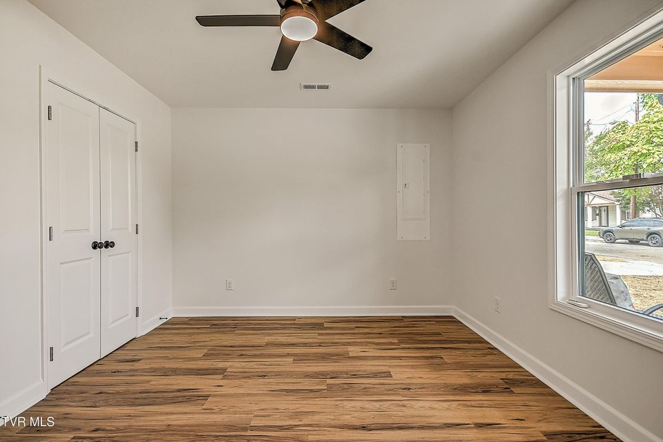 Photo #31: 2221 Ashwood Avenue
