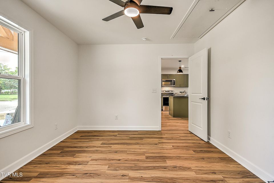 Photo #33: 2221 Ashwood Avenue