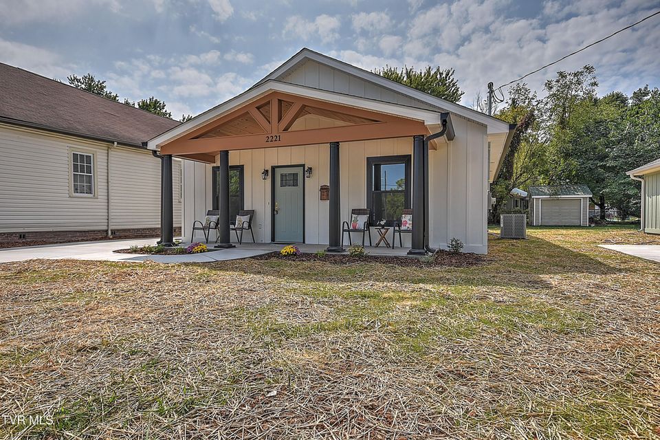 Photo #40: 2221 Ashwood Avenue