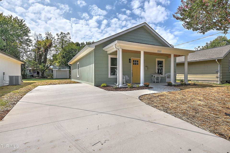 Photo #38: 2217 Ashwood Avenue