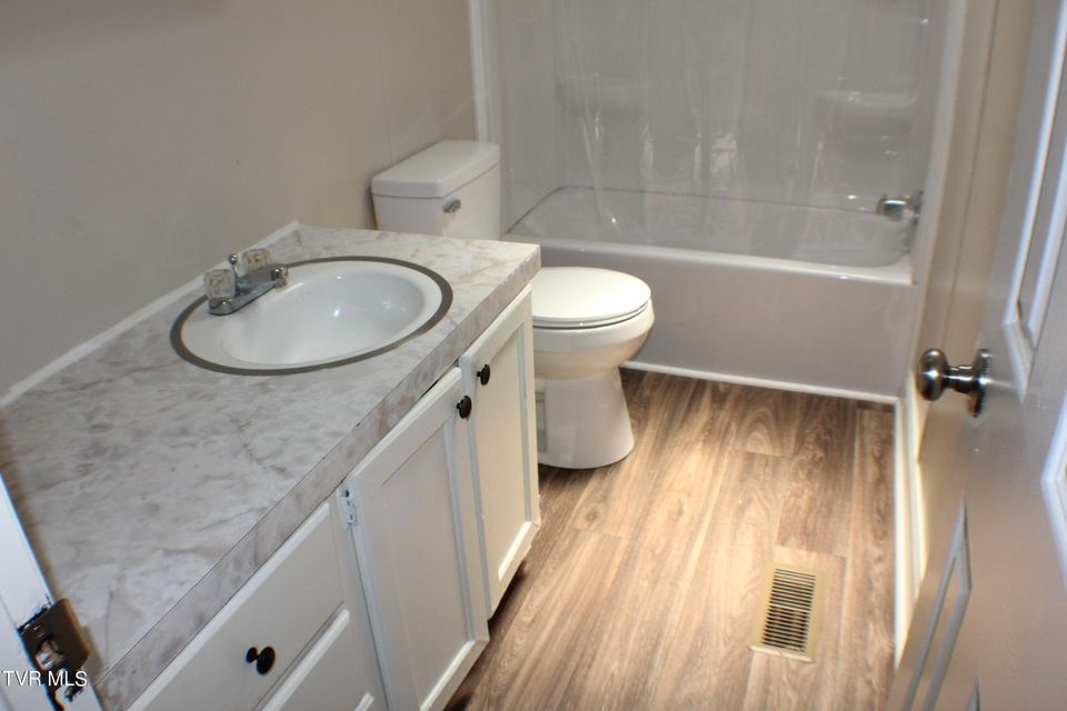 Photo #37: 2133 Stadium Drive