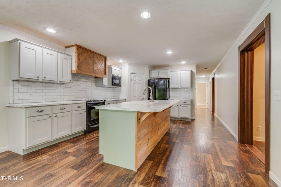 Photo #5: 474 Thornburg Road