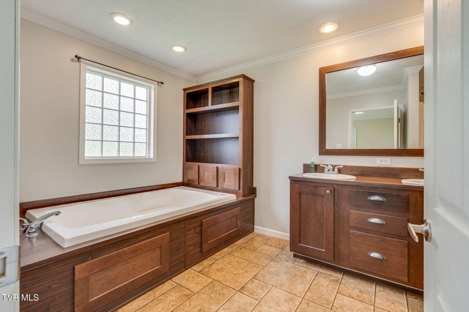 Photo #22: 474 Thornburg Road