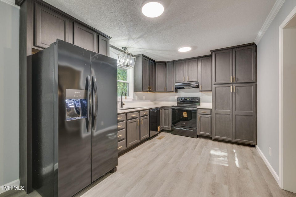 Photo #11: 124 Vip Road