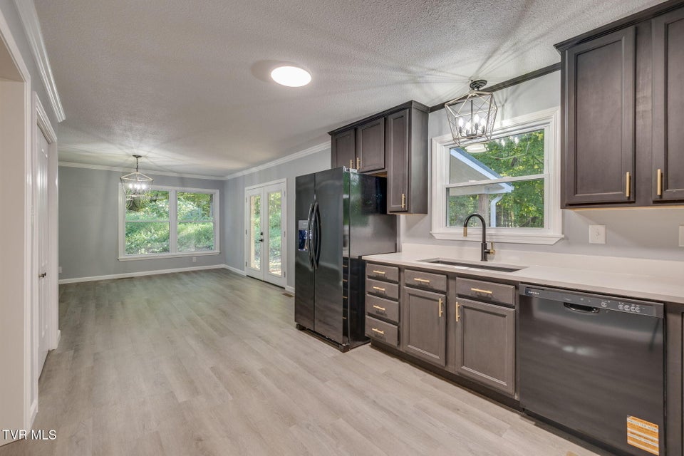 Photo #12: 124 Vip Road