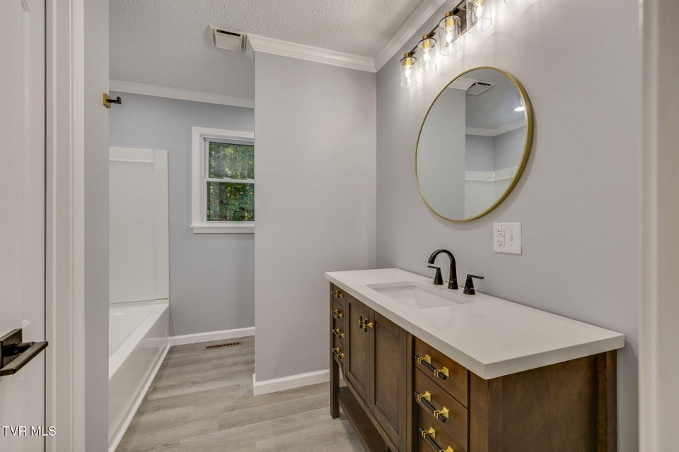 Photo #17: 124 Vip Road