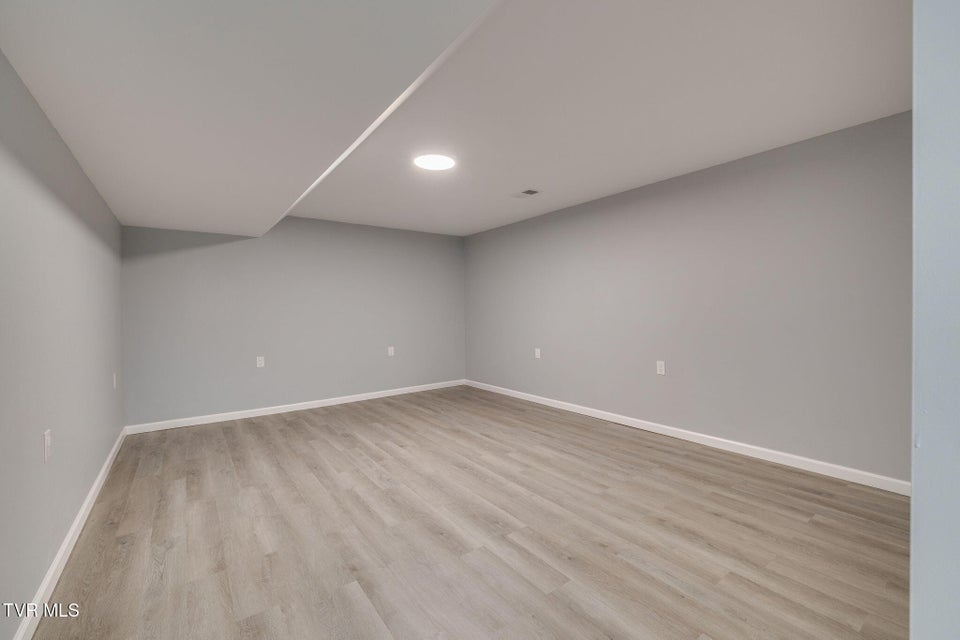 Photo #27: 124 Vip Road